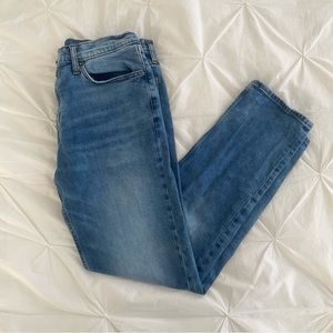 Men’s Medium Wash Jeans